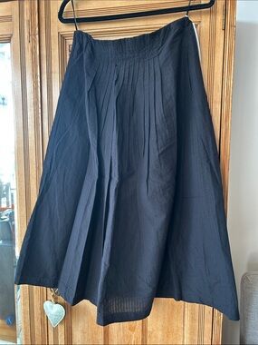 NEW Uniqlo Black Full Circle Skirt with Pleated Waist and pockets